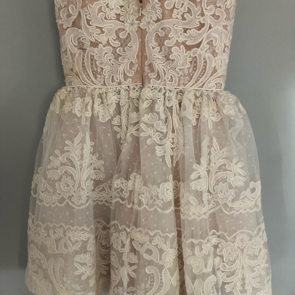 SHERRI HILL LACE DRESS - Picture 2 of 4